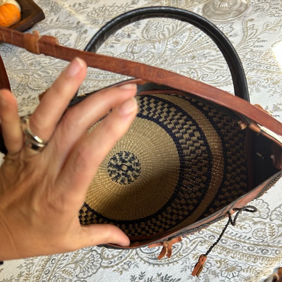 Bolga Basket purse, Handcrafted Woven Basket Bag, with leather details. - Picture 4 of 4